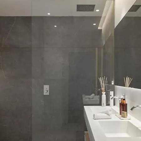 Luxury Plaza Suite, Next To The Apartment Marbella
