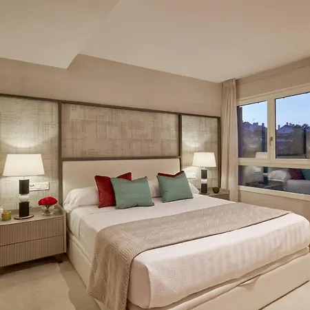 Luxury Plaza Suite, Next To The