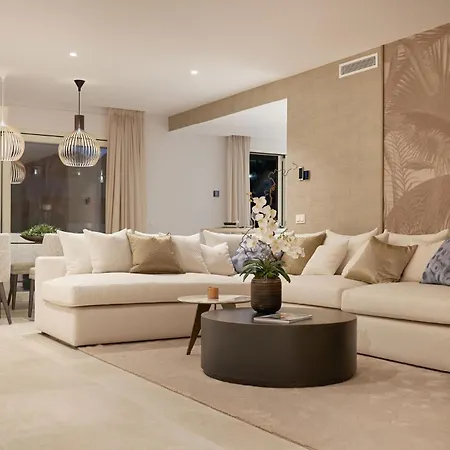 Apartment Luxury Plaza Suite, Next To The *