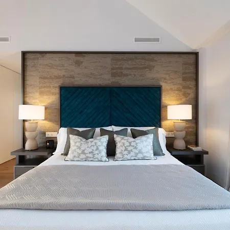 Apartment Luxury Plaza Suite, Next To The Marbella