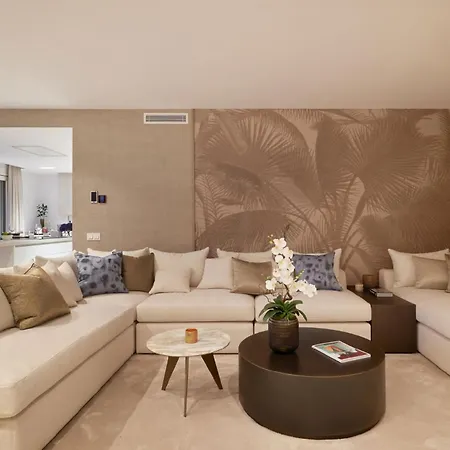 Luxury Plaza Suite, Next To The Marbella