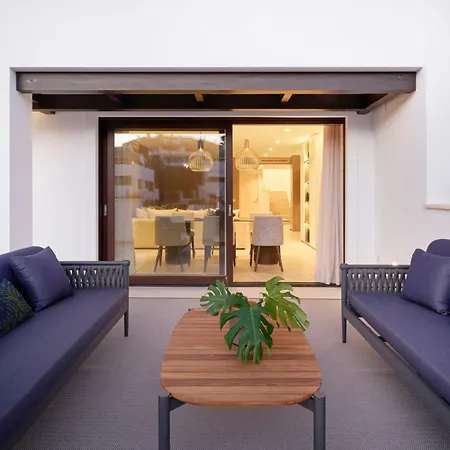 Luxury Plaza Suite, Next To The