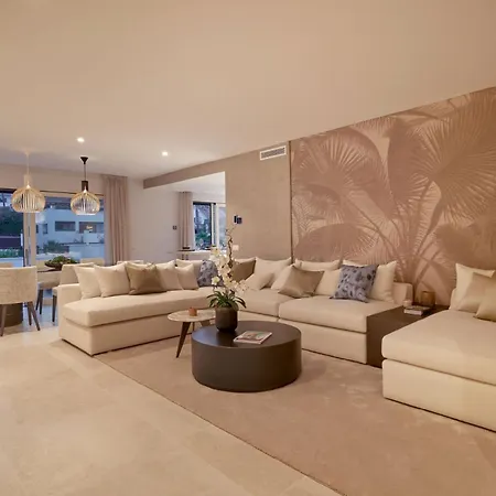 Apartment Luxury Plaza Suite, Next To The *