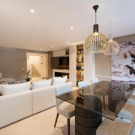 Apartment Luxury Plaza Suite, Next To The Marbella