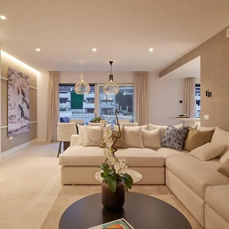 Luxury Plaza Suite, Next To The Marbella